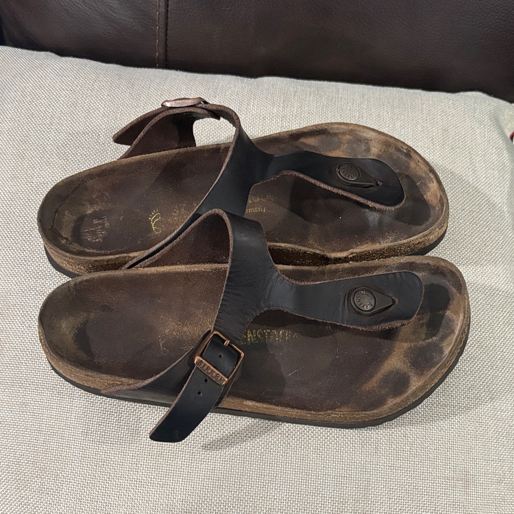 Birkenstock Gizeh Oiled Leather  Sandals with Buckle